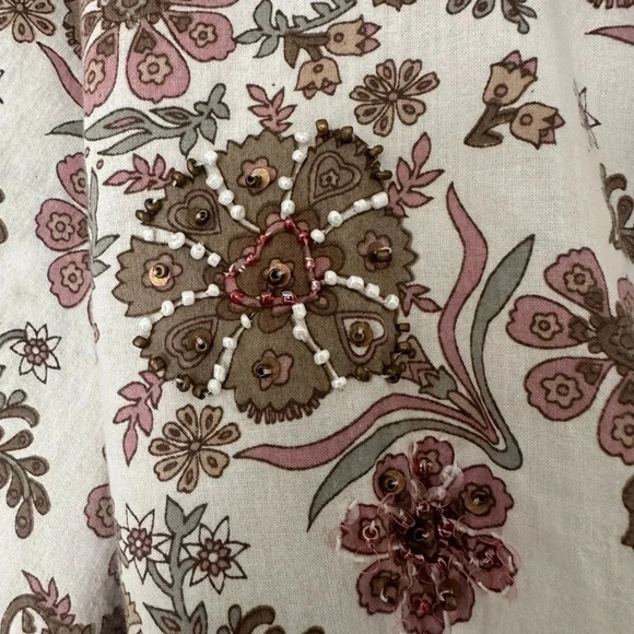 Women’s Cato blouse with beads on the front t and wrap tie in the back. Size L - Picture 5 of 13